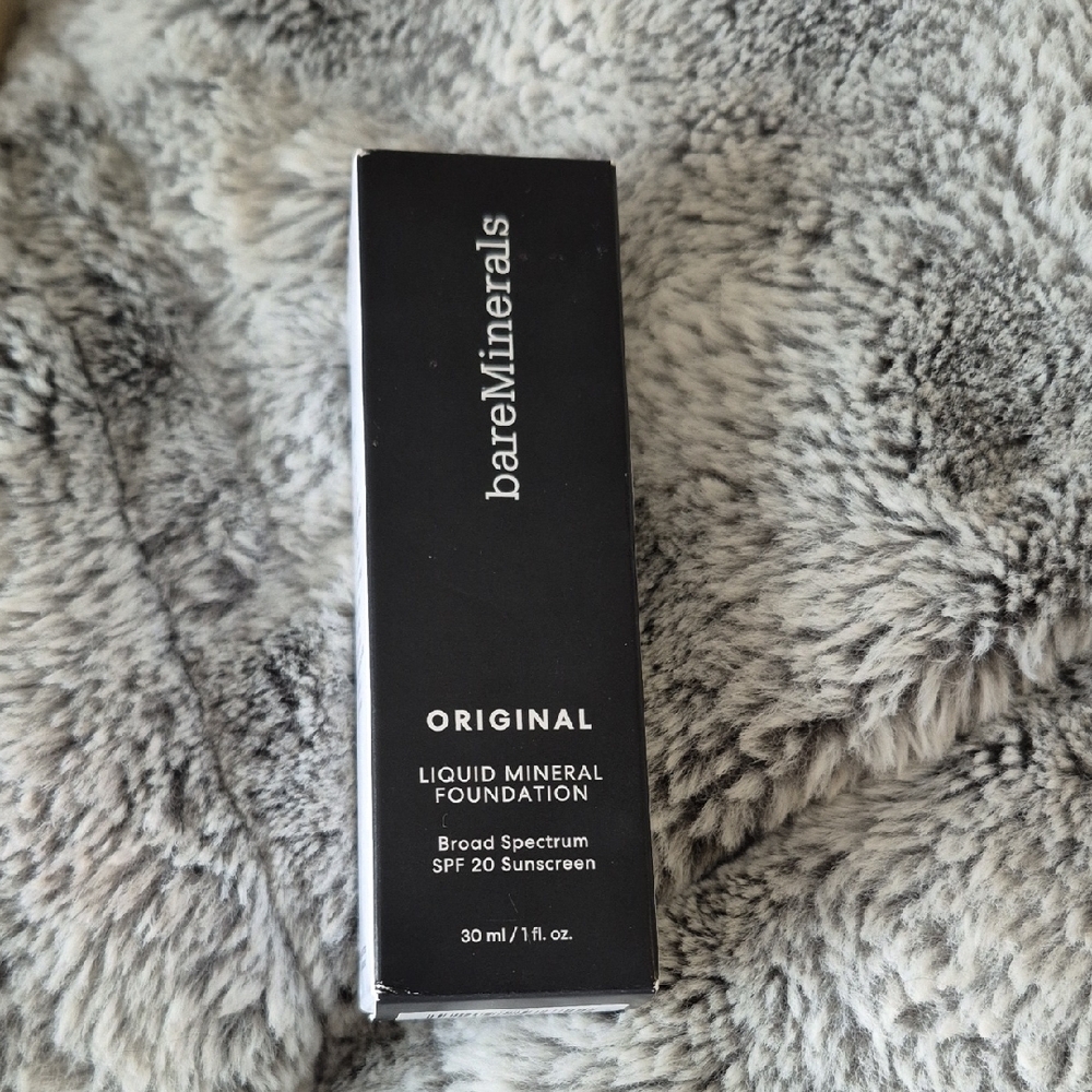 bareMinerals Original Liquid Mineral Foundation - Black Packaging